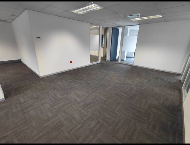 1,349M² OFFICE TO LET IN VORNA VALLEY